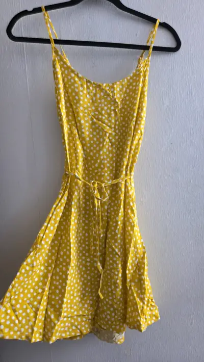 Vestido amarillo/mostaza con lunares - miniatura 1