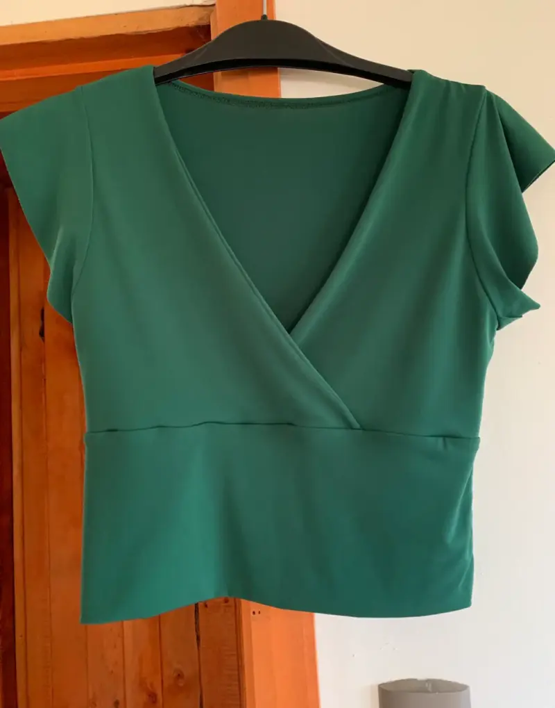 Blusa verde cruzada