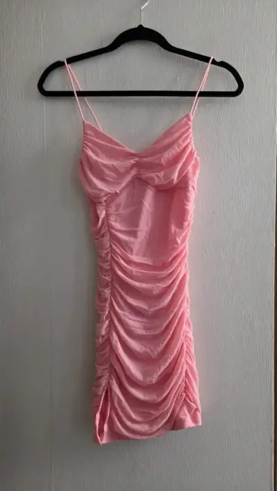 Vestido rosa drapeado - miniatura 1
