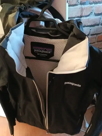 Chaqueta negra Patagonia - miniatura 2