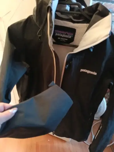 Chaqueta negra Patagonia - miniatura 3