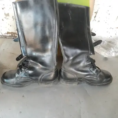 Botas de cuero negro alto - miniatura 1