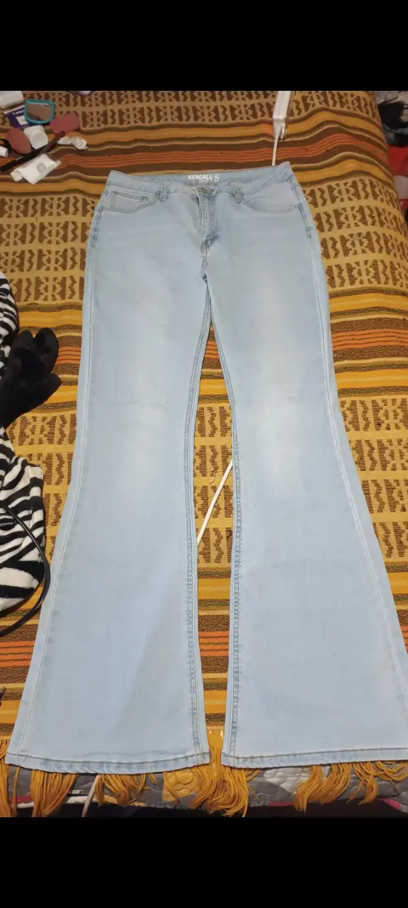 Jeans celestes acampanados - 1