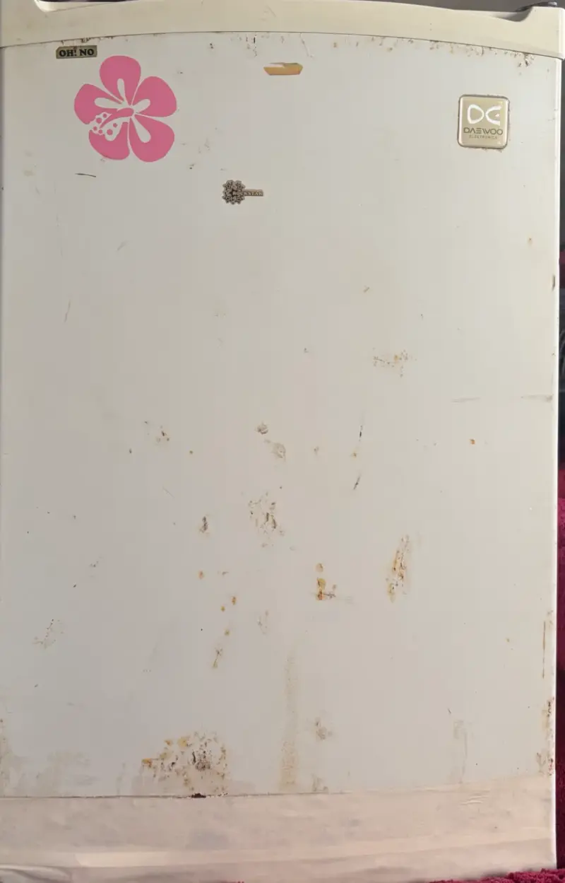 Refrigerador frigobar pequeño Daewoo blanco usado - 1