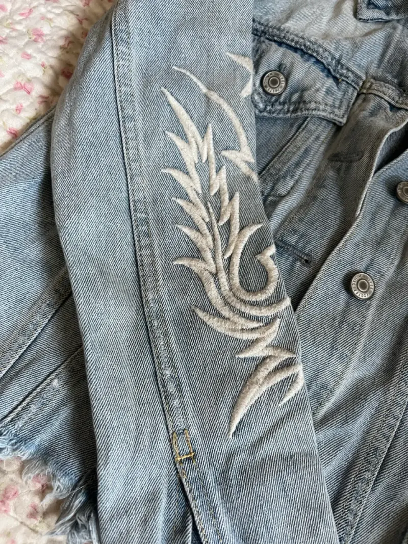 Chaqueta de mezclilla con bordado - 1