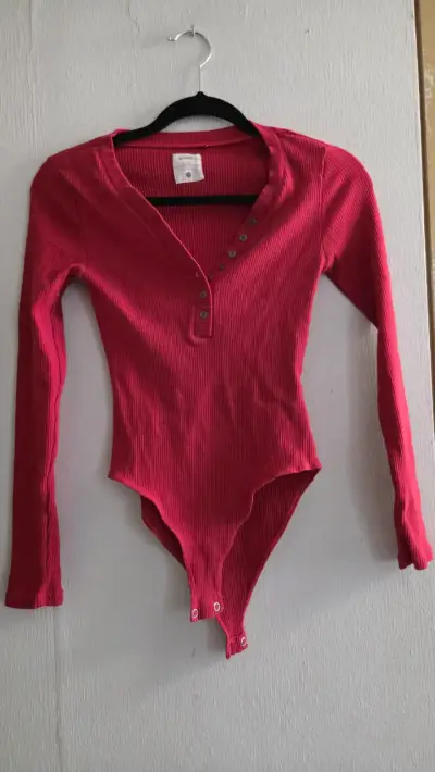 Body rojo con botones - miniatura 1