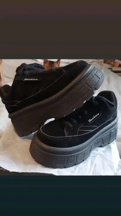 Zapatillas negras plataforma alta - miniatura 2
