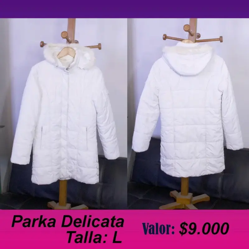 Parka blanca con capucha