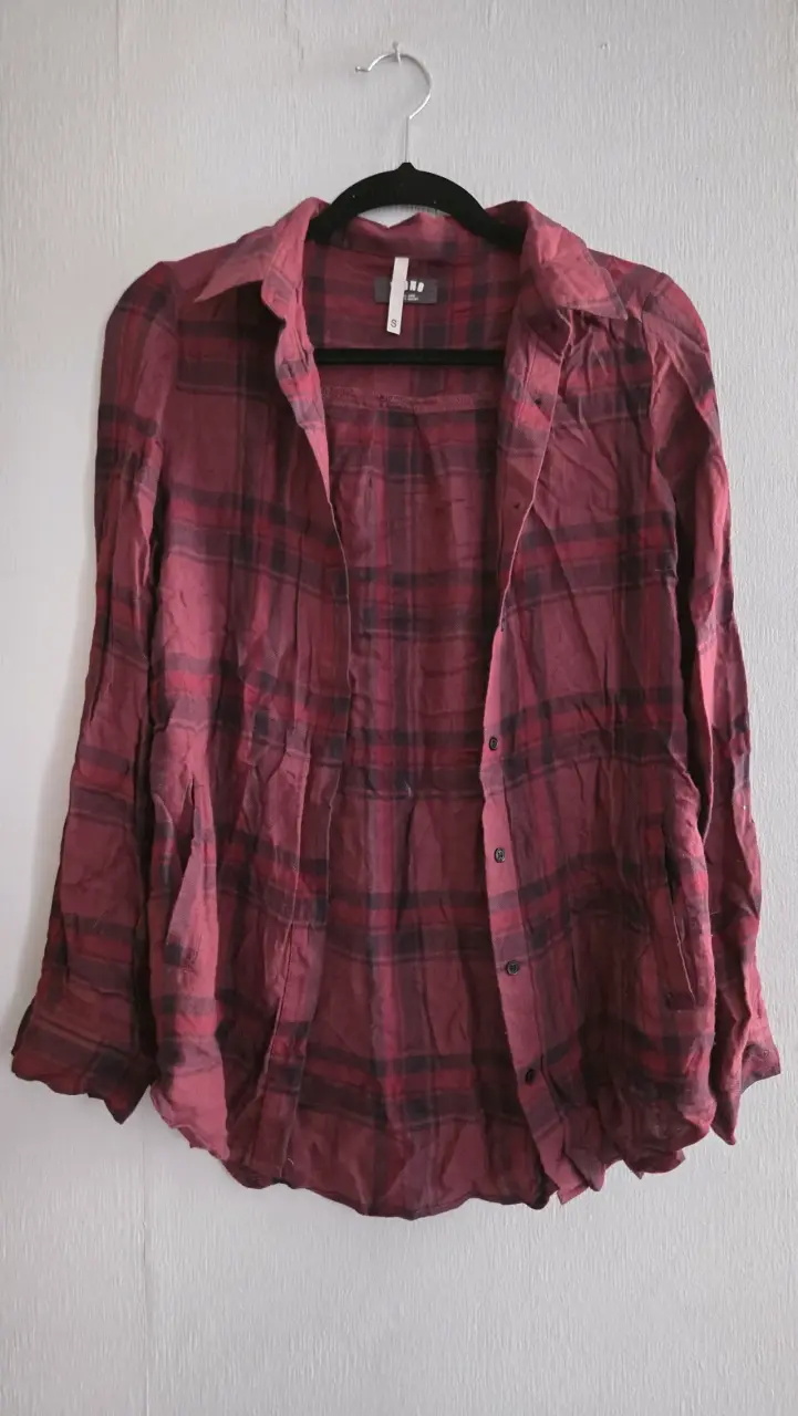 Camisa a cuadros roja con bolsillos - 1