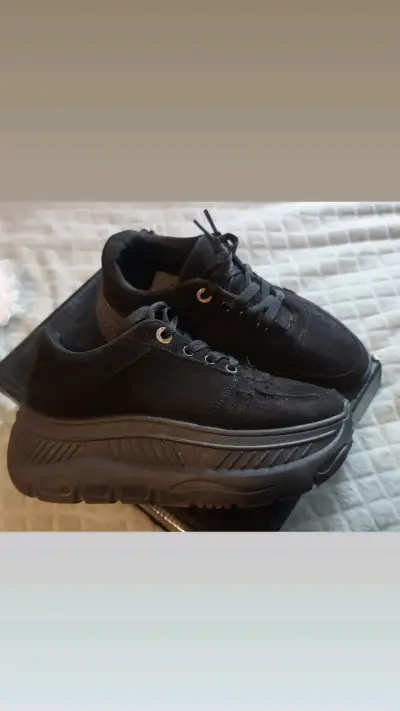 Zapatillas negras con plataforma - miniatura 2