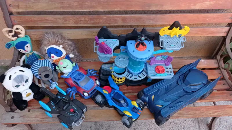 Lote juguetes batman y peluches variados - 1