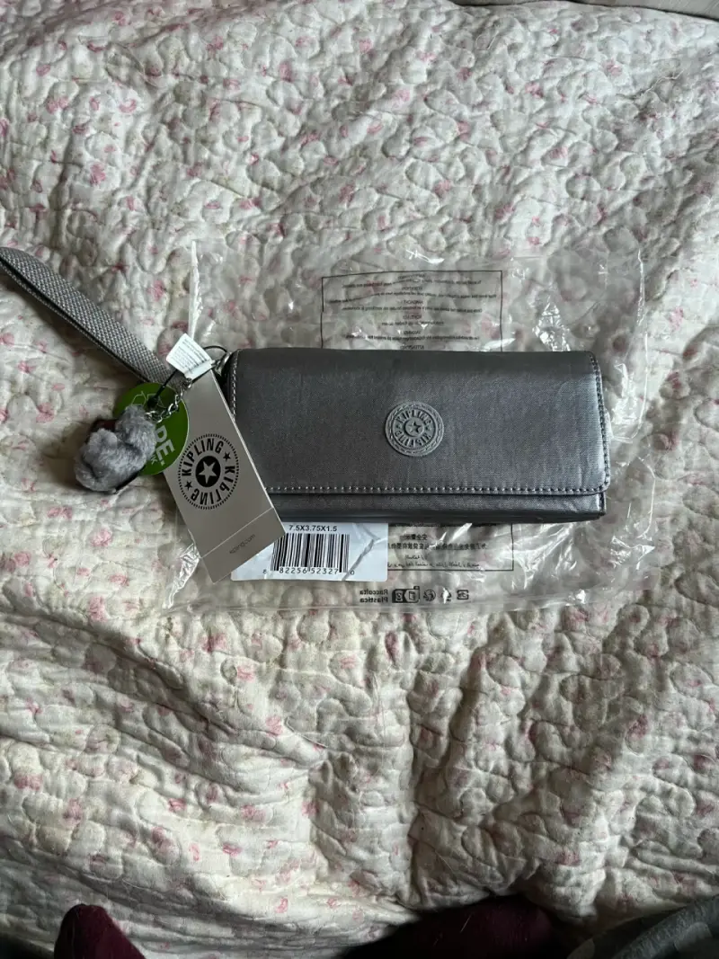 Billetera gris con logo - 1