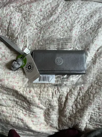 Billetera gris con logo - miniatura 1