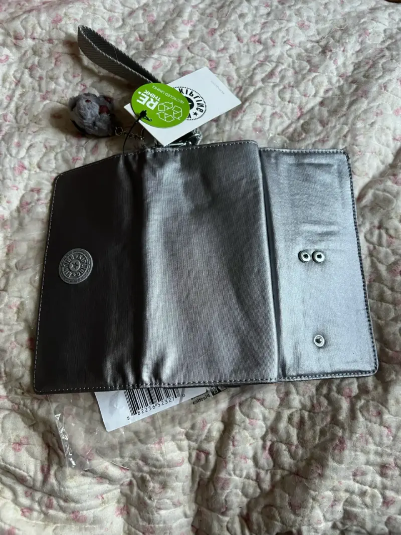 Billetera gris con logo - 3