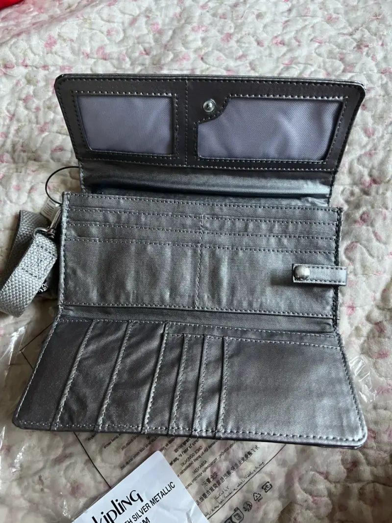 Billetera gris con logo - 4