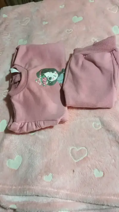Buzo rosa con diseño infantil - miniatura 1