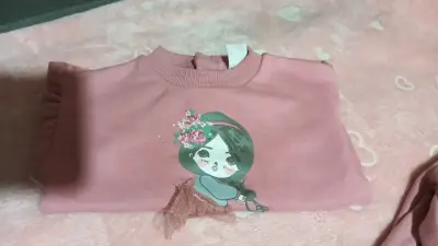 Buzo rosa con diseño infantil - miniatura 2