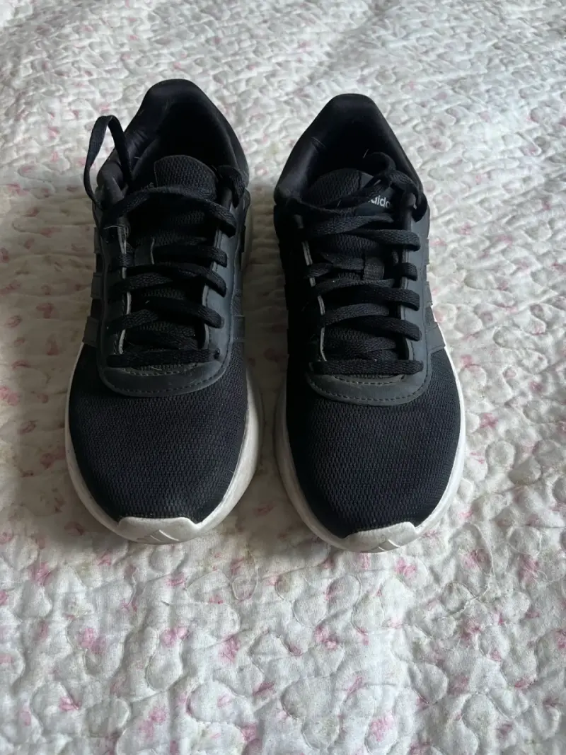 Zapatillas negras deportivas - 1