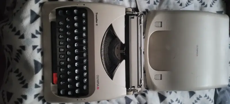 Máquina de escribir Olympia vintage