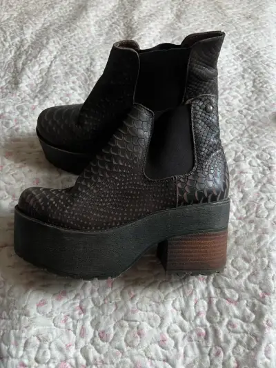 Botines negros con plataforma - miniatura 1
