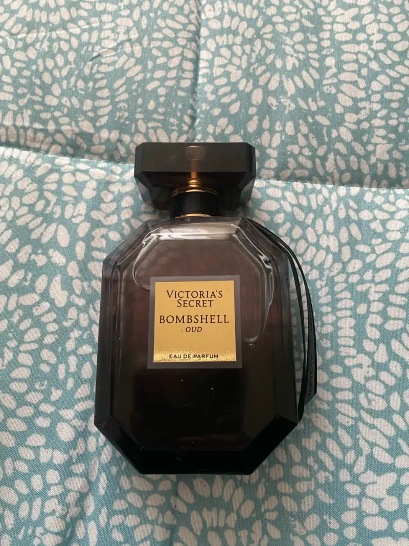 Perfume Victoria's Secret Bombshell Oud