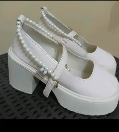Zapatos plataforma blancos con perlas - miniatura 1