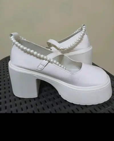Zapatos plataforma blancos con perlas - miniatura 2