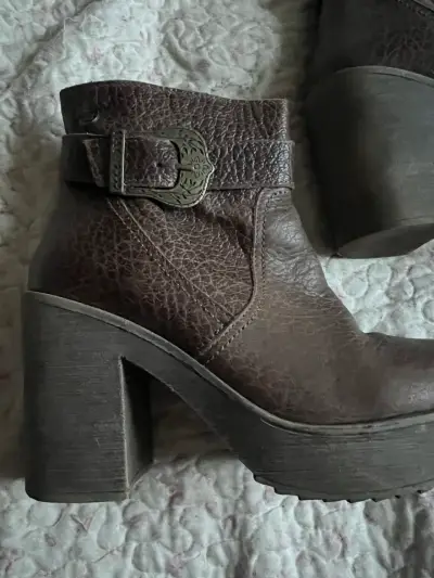 Botines de cuero con hebilla - miniatura 1