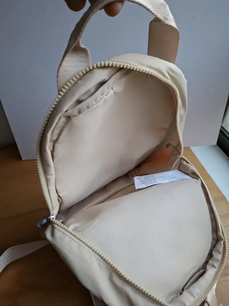 Mochila sin uso beige con detalles rosados - 2