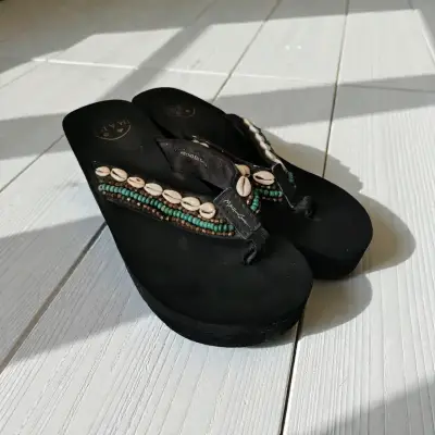 Sandalias negras playeras Maui - miniatura 1