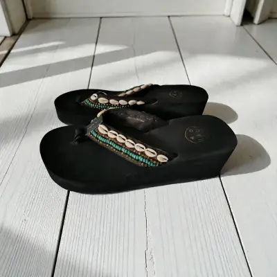 Sandalias negras playeras Maui - miniatura 2