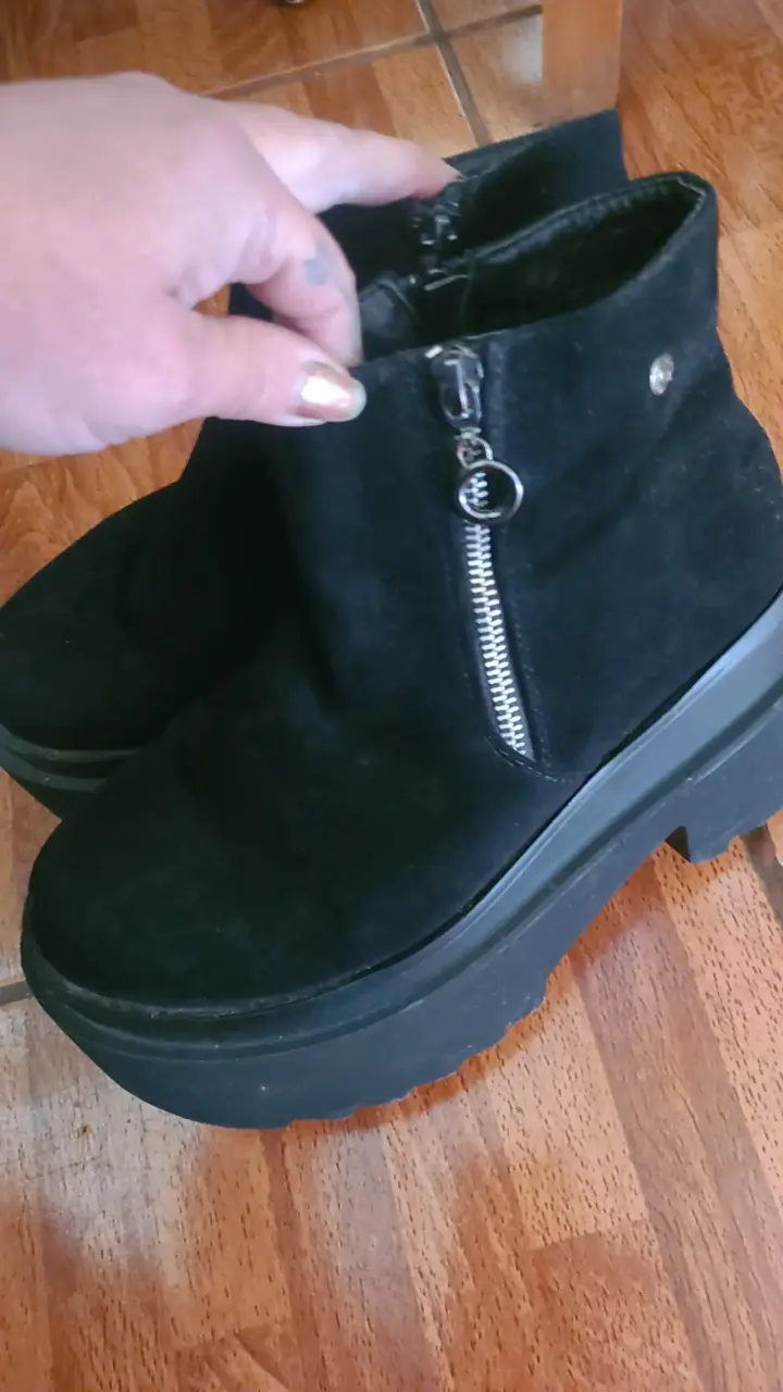Botines negros con cierre