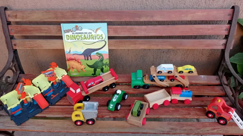 Lote juguetes de madera, autolavado y libro - 2