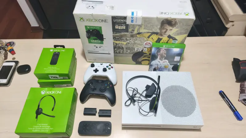 Consola Xbox One con accesorios - 1