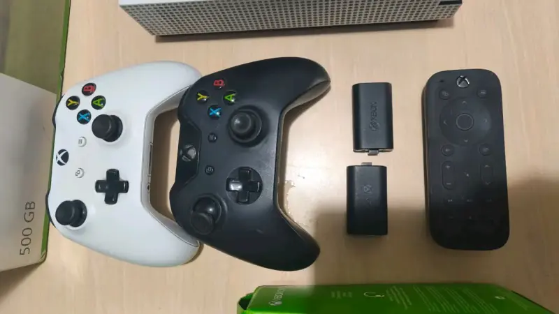 Consola Xbox One con accesorios - 4