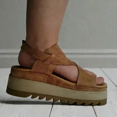 Sandalias cuero plataforma - miniatura 1
