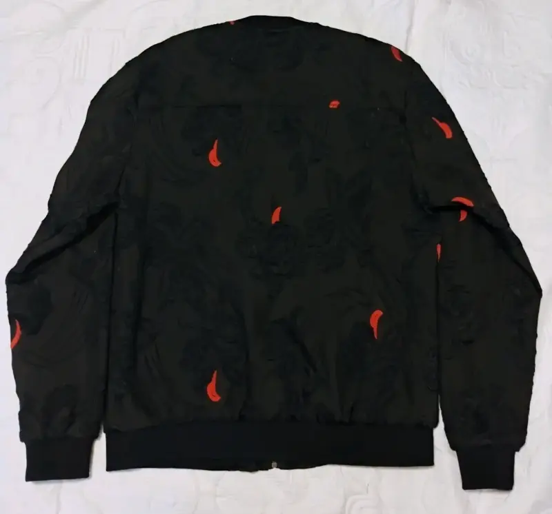 Chaqueta negra con estampado floral - 2