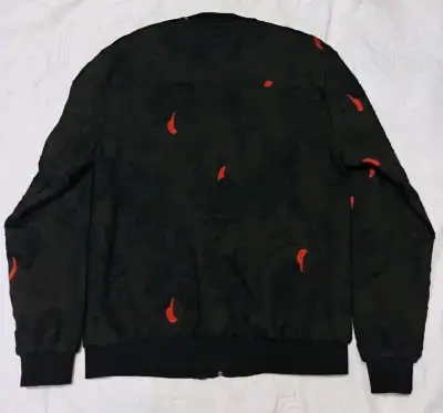 Chaqueta negra con estampado floral - miniatura 2