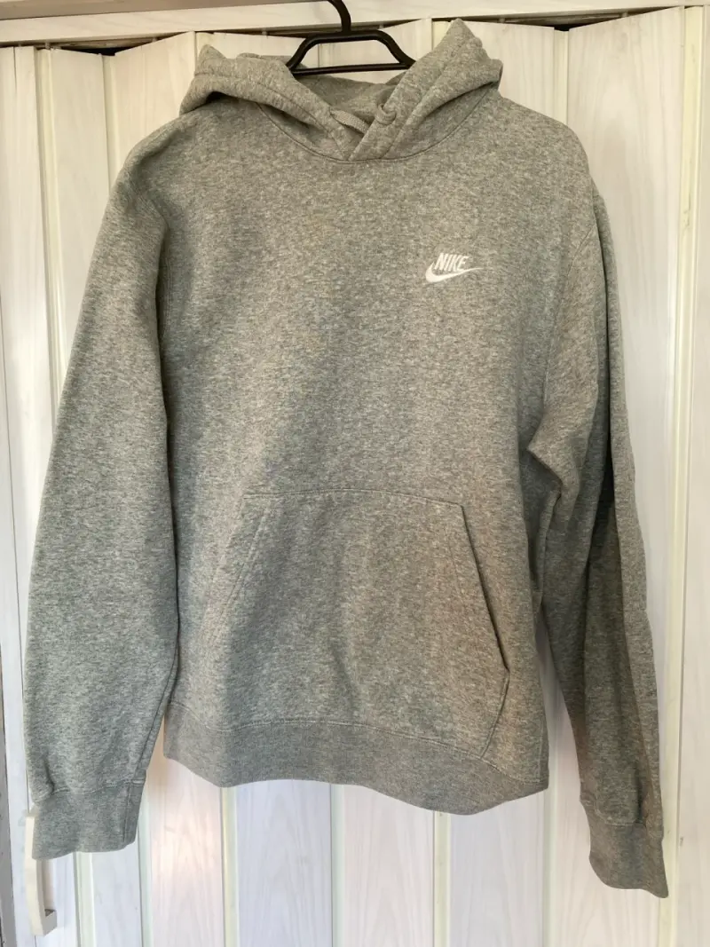 Polerón gris con capucha Nike - 1