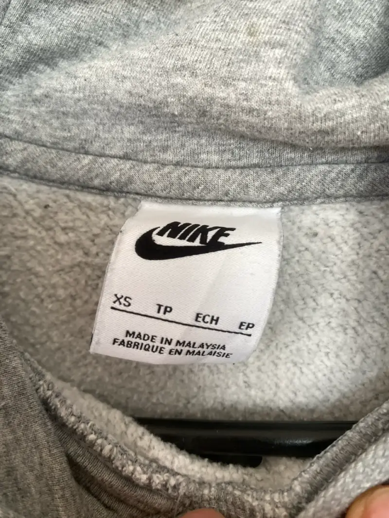 Polerón gris con capucha Nike - 2
