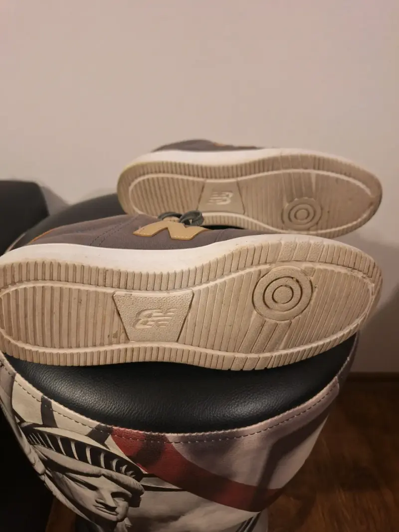 Zapatillas grises usadas beige marca new balance - 4