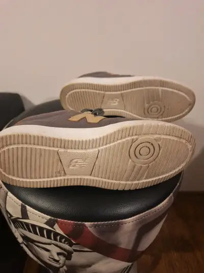 Zapatillas grises usadas beige marca new balance - miniatura 4