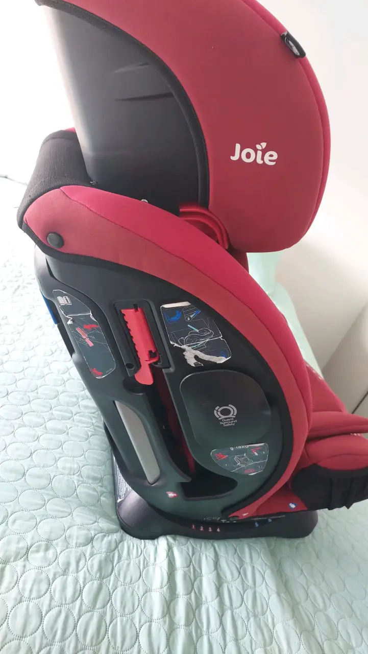 Silla de auto infantil roja marca Joie - 5
