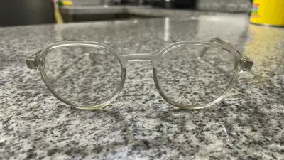 Lentes de armazón transparente - miniatura 1