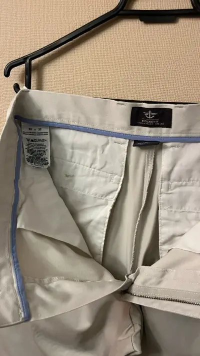 Pantalones Dockers color beige claro - miniatura 2