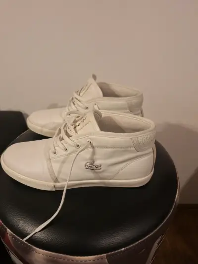 Zapatillas blancas marca lacoste - miniatura 2