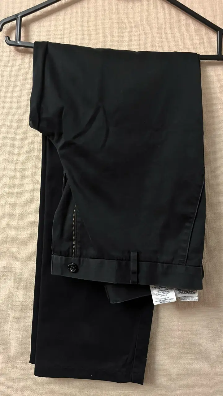 Pantalones Dockers negros estilo formal - 1