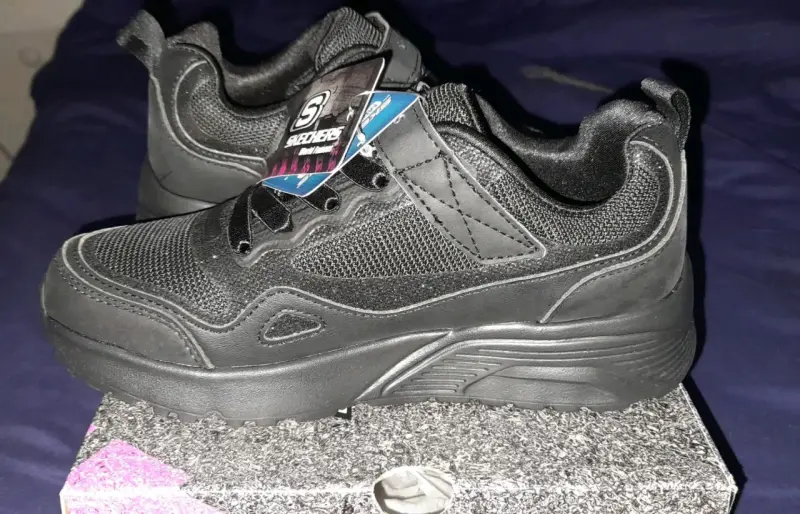 Zapatillas negras Skechers nuevas - 1
