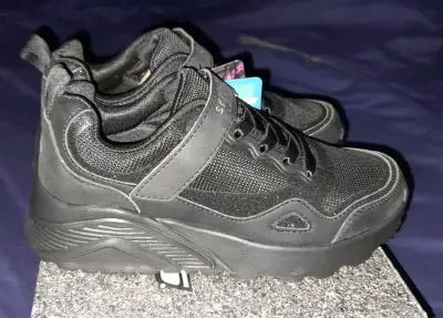 Zapatillas negras Skechers nuevas - miniatura 2