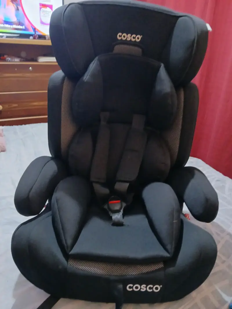 Silla de auto negra Cosco - 2